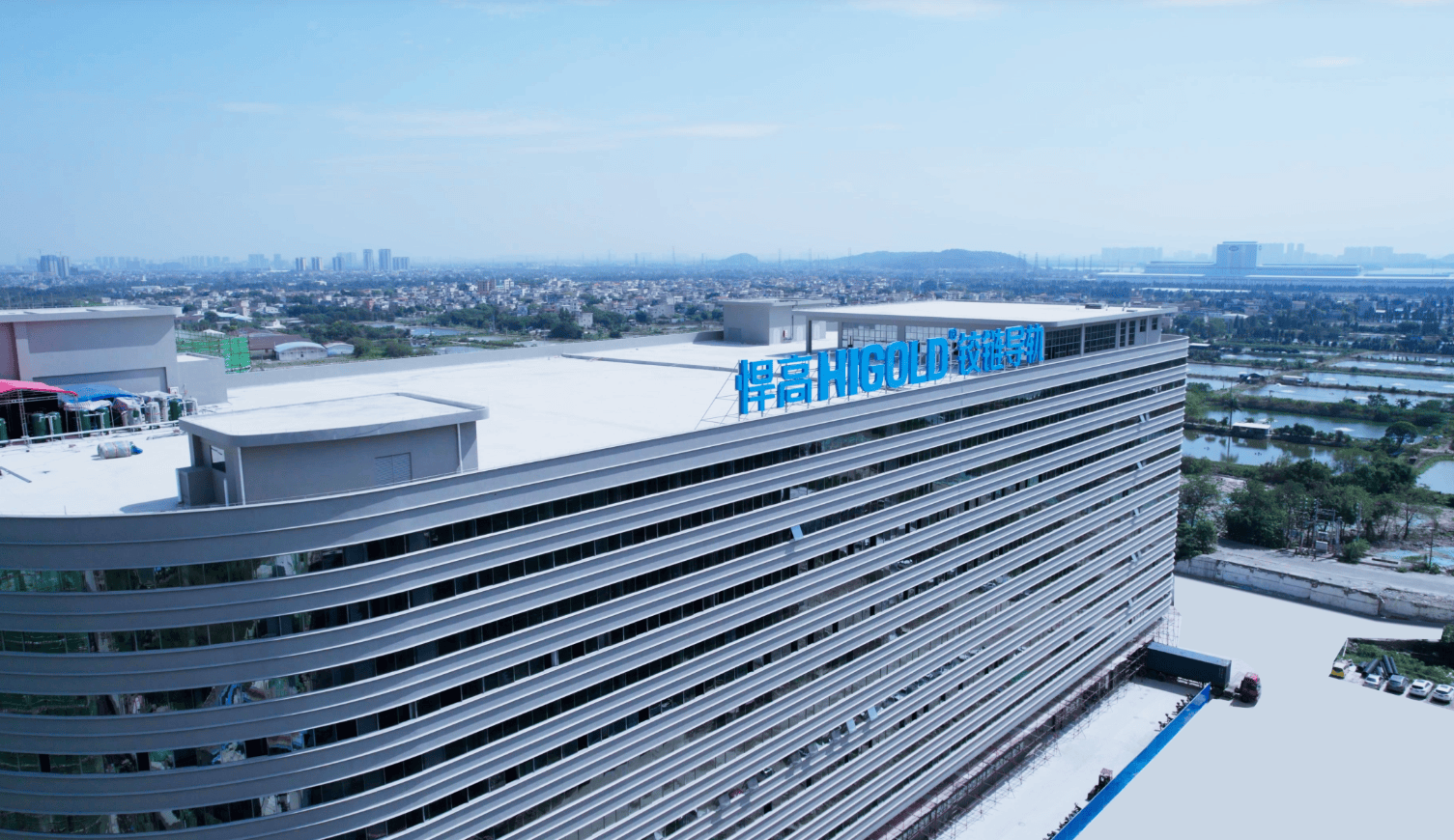 一年净赚5亿!佛山兄妹干出行业第一股,市值超300亿