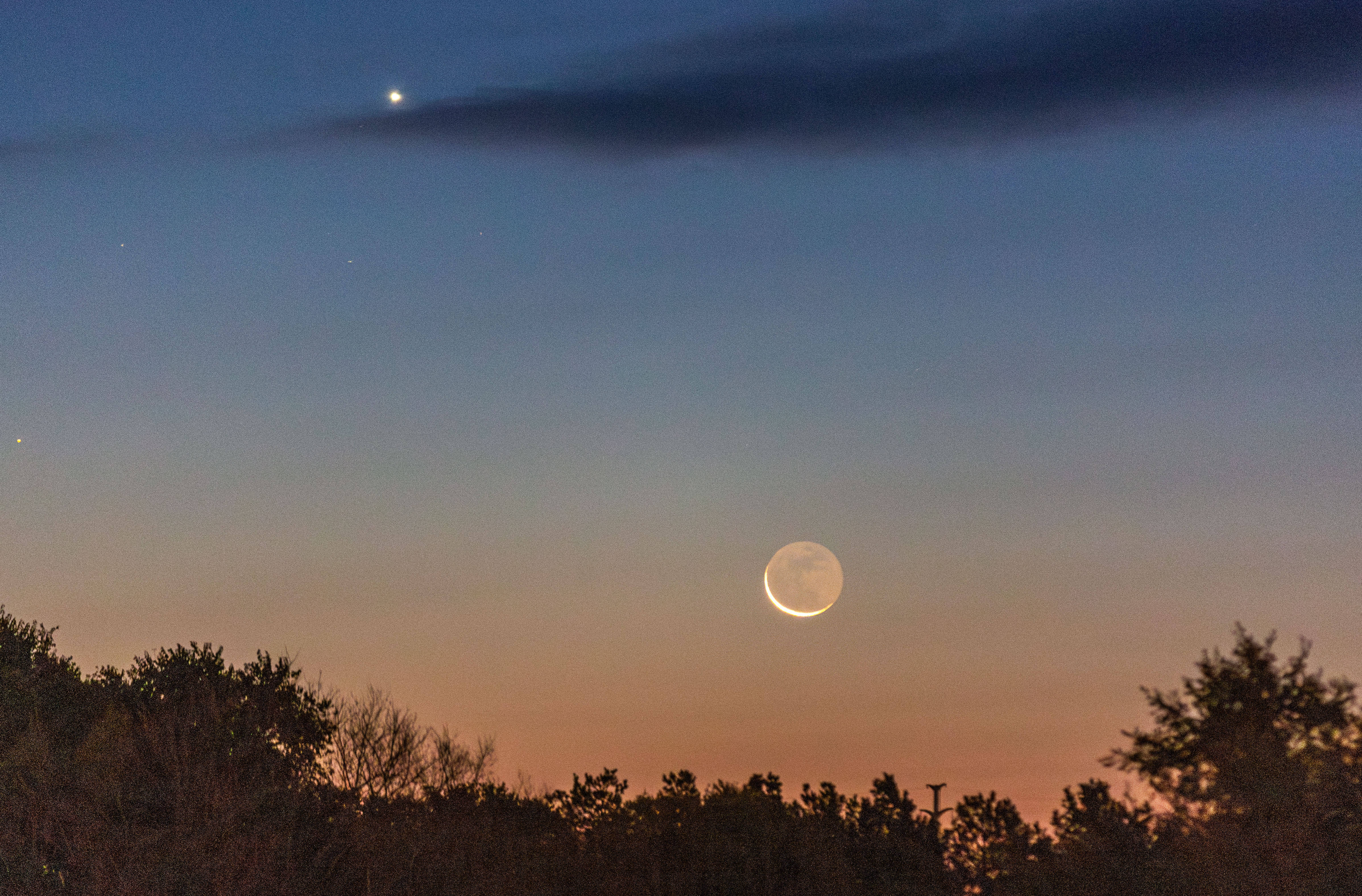 星空相册|启明星伴月现身天宇#