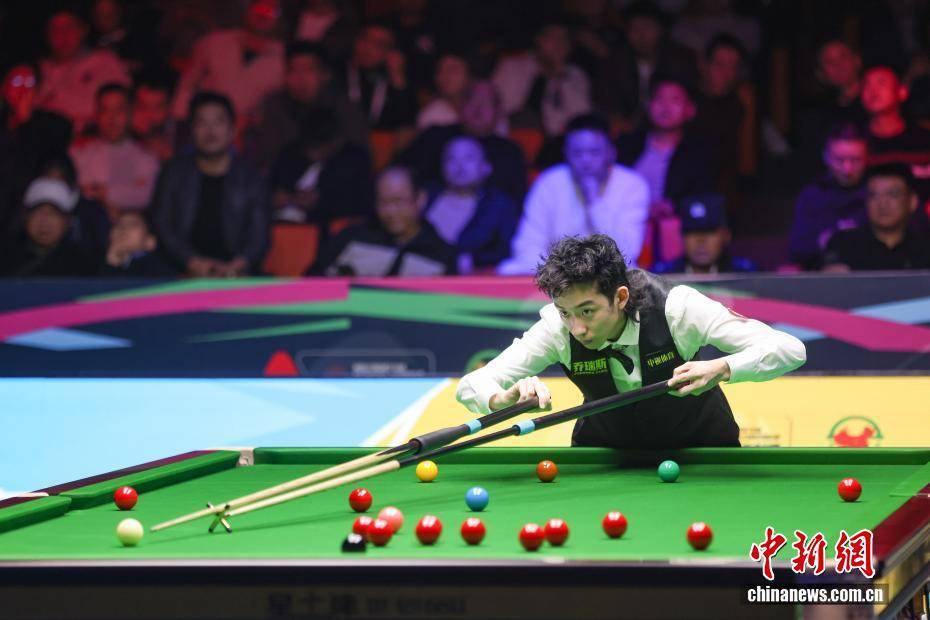 中国小将吴宜泽夺得2025世界斯诺克巡回赛国际锦标赛冠军